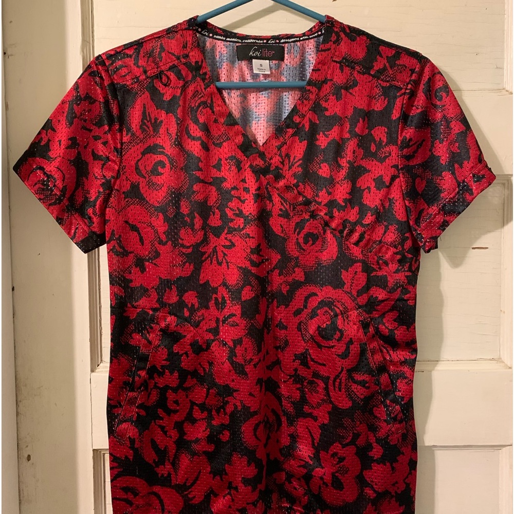 Koi lite scrub top size small